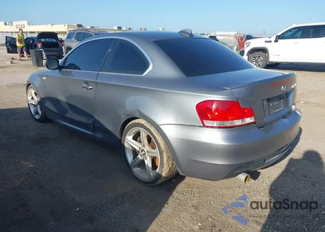 2010 BMW 135I из США, поврежденный, VIN WBAUC7C52AVK81082